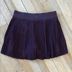 Lululemon Varsity high rise pleated tennis skort. - Burgundy Bay